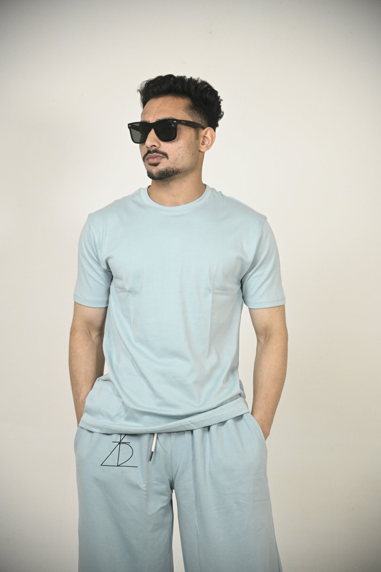 Solid round neck T-shirt in Surf Blue