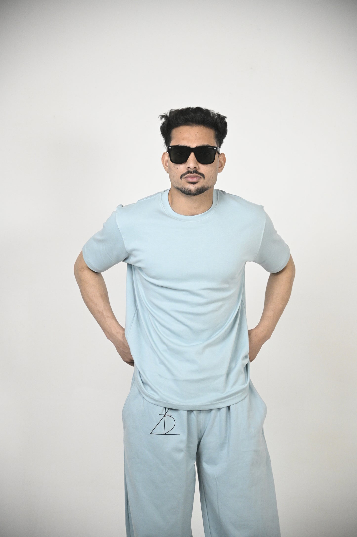 Solid round neck T-shirt in Surf Blue