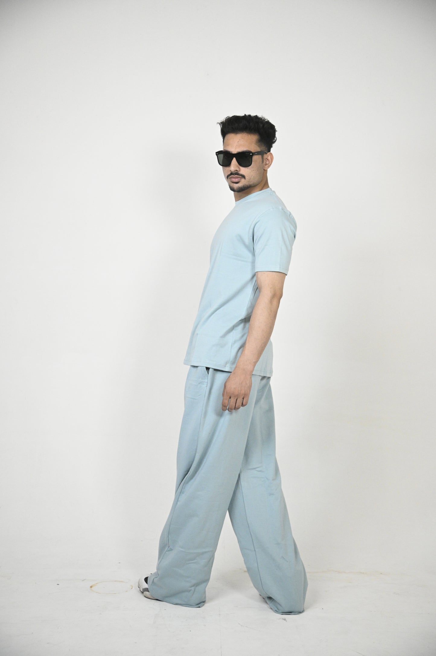 Solid round neck T-shirt in Surf Blue