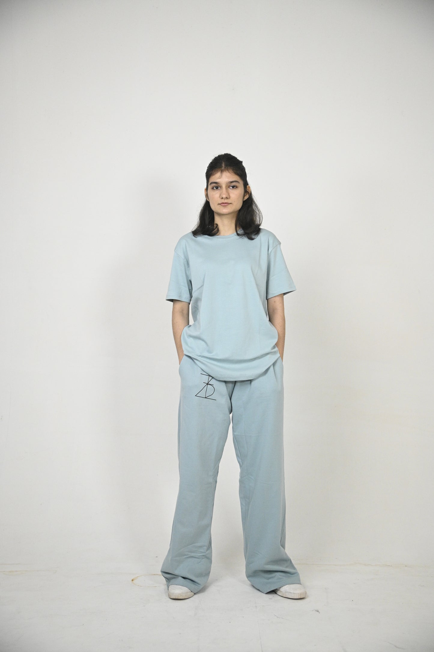 Solid round neck T-shirt in Surf Blue