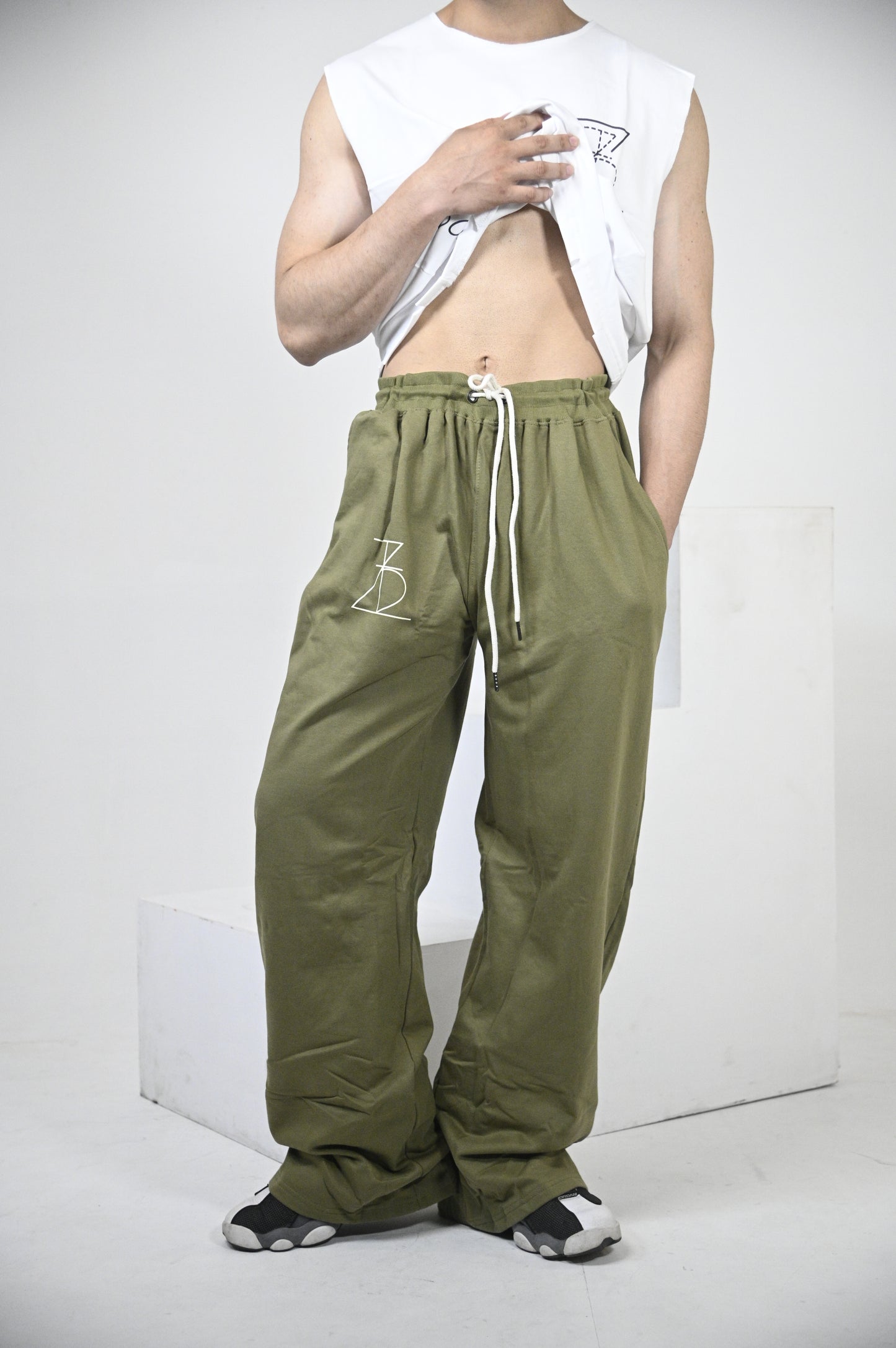 Solid sweatpants in Forest Green