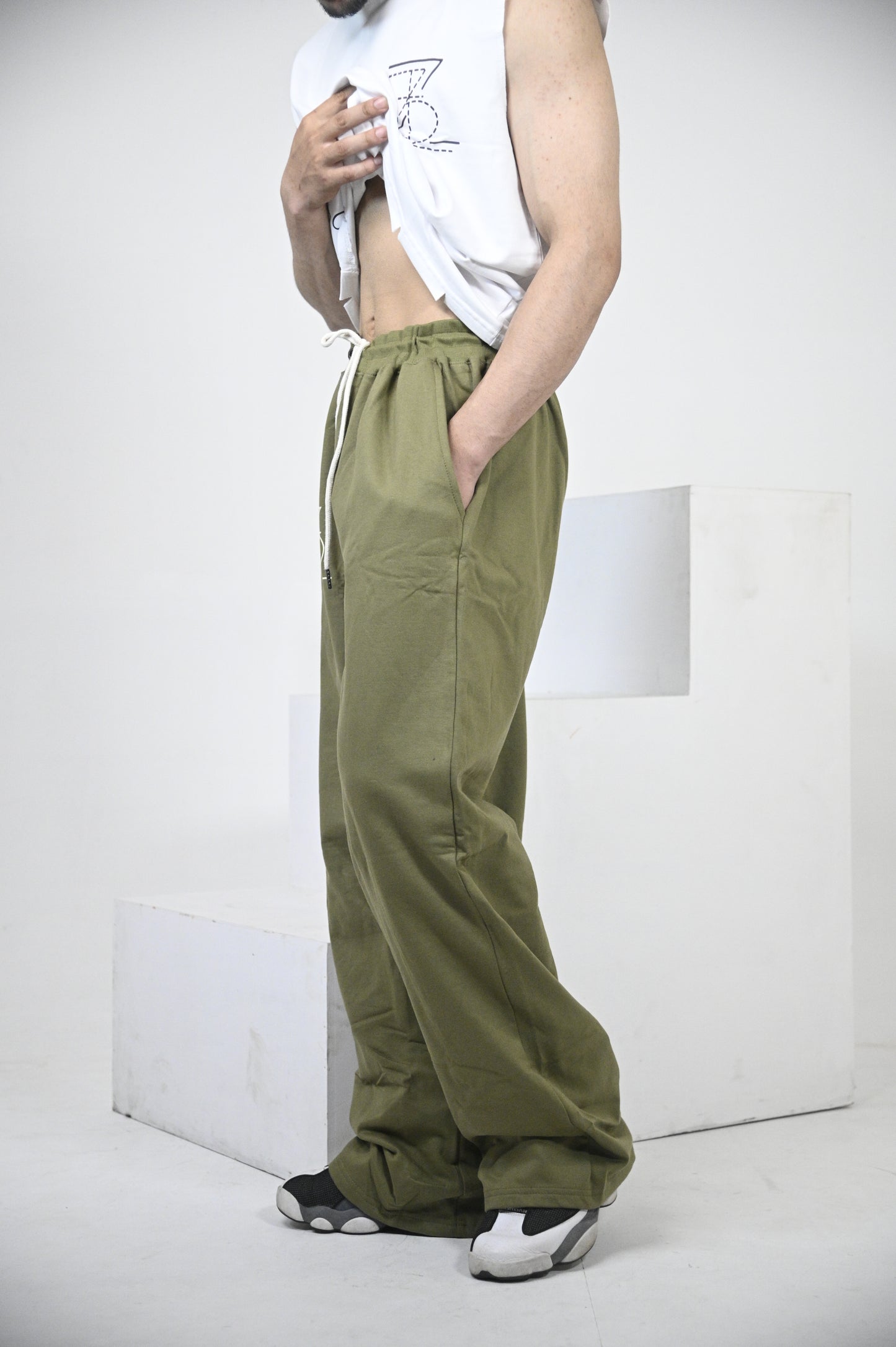 Solid sweatpants in Forest Green