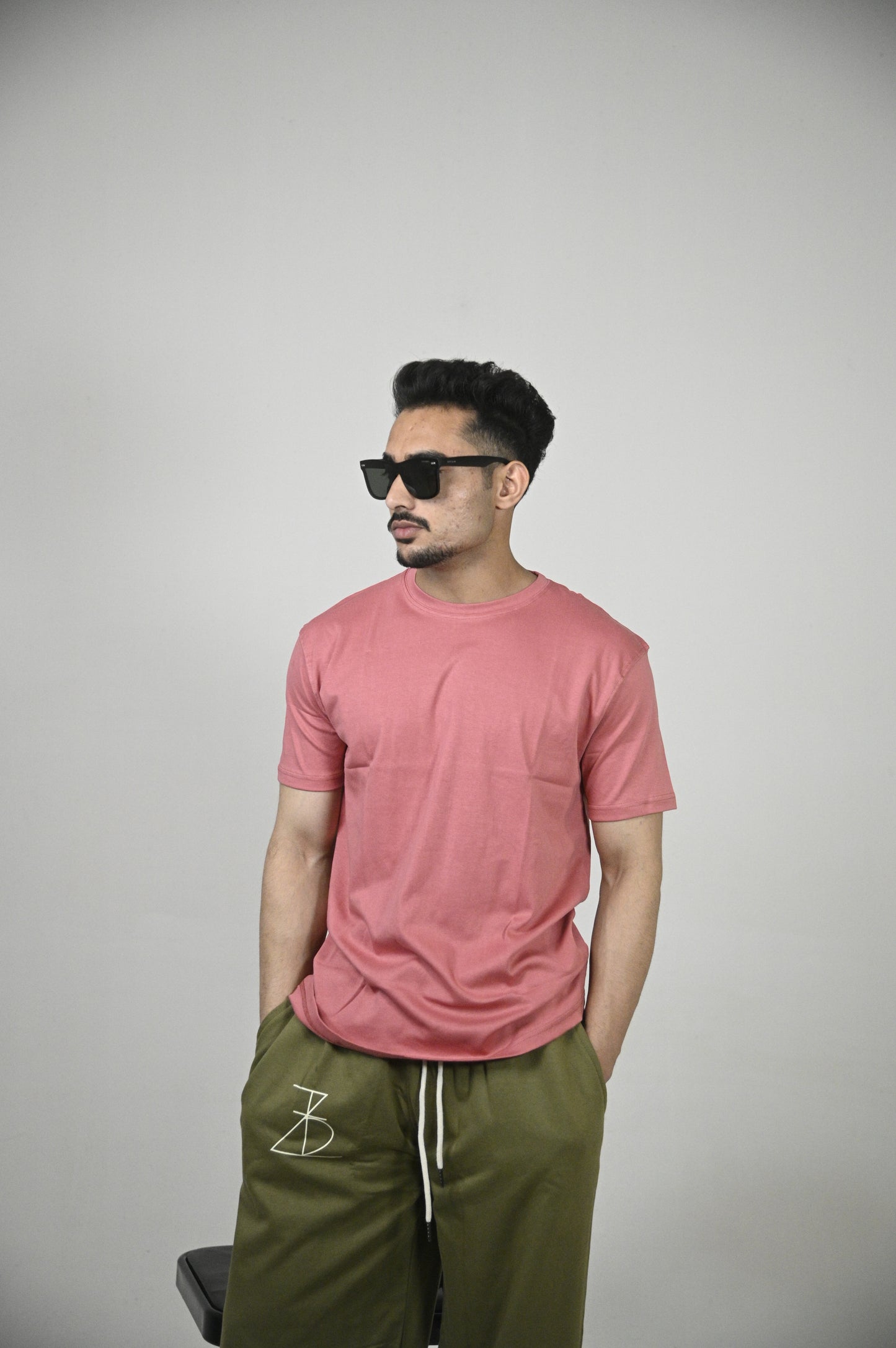 Solid round neck T-shirt in Plum