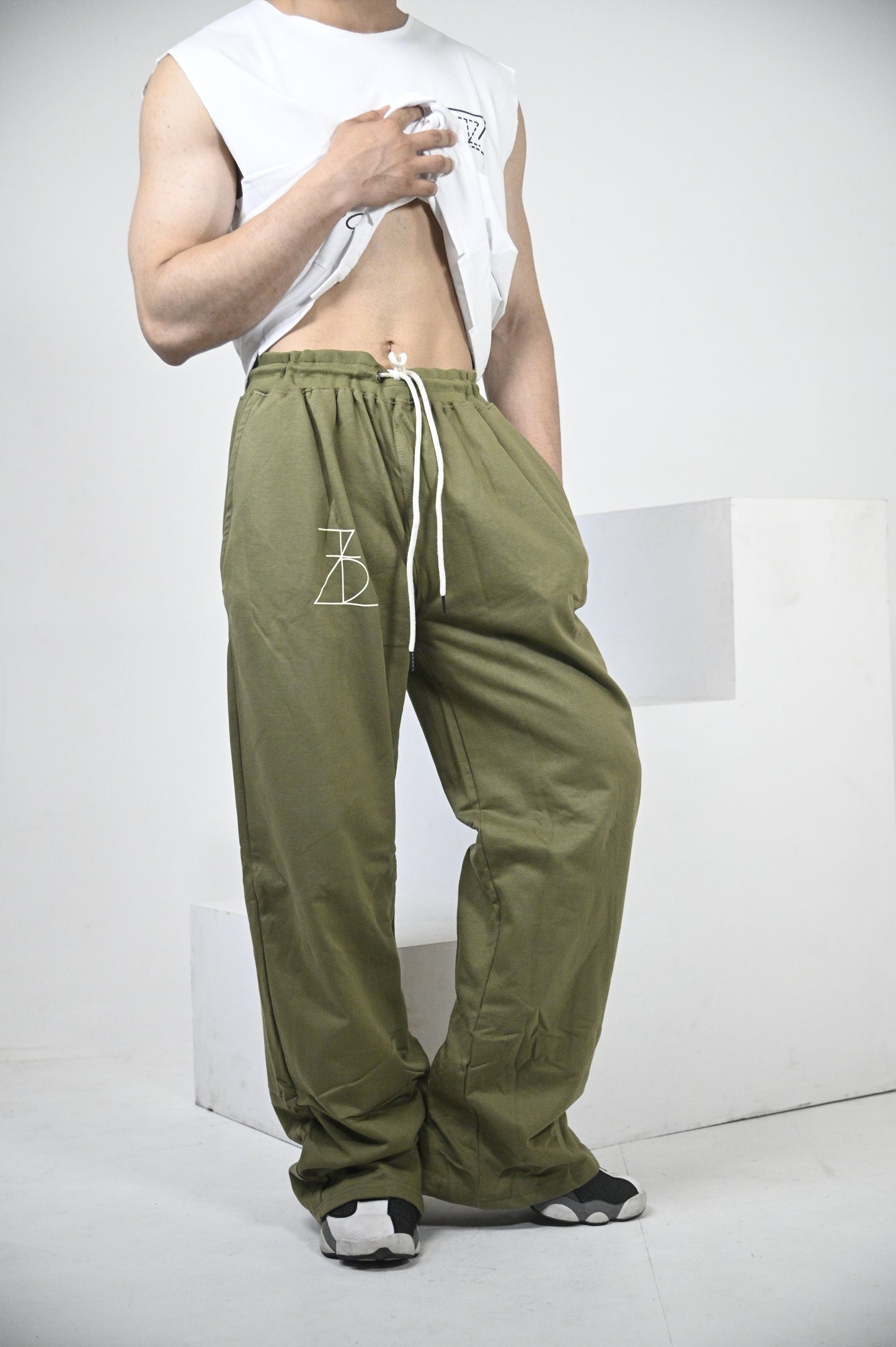Solid sweatpants in Forest Green